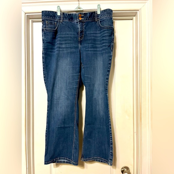 Lane Bryant Denim - Lane Bryant Flex Waistband Tighter Tummy Bootcut Size 18 short
